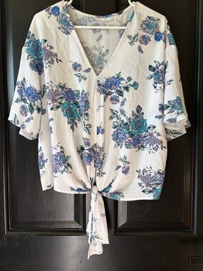 Women’s white Floral Tie-Front Blouse - Brand:LUQ